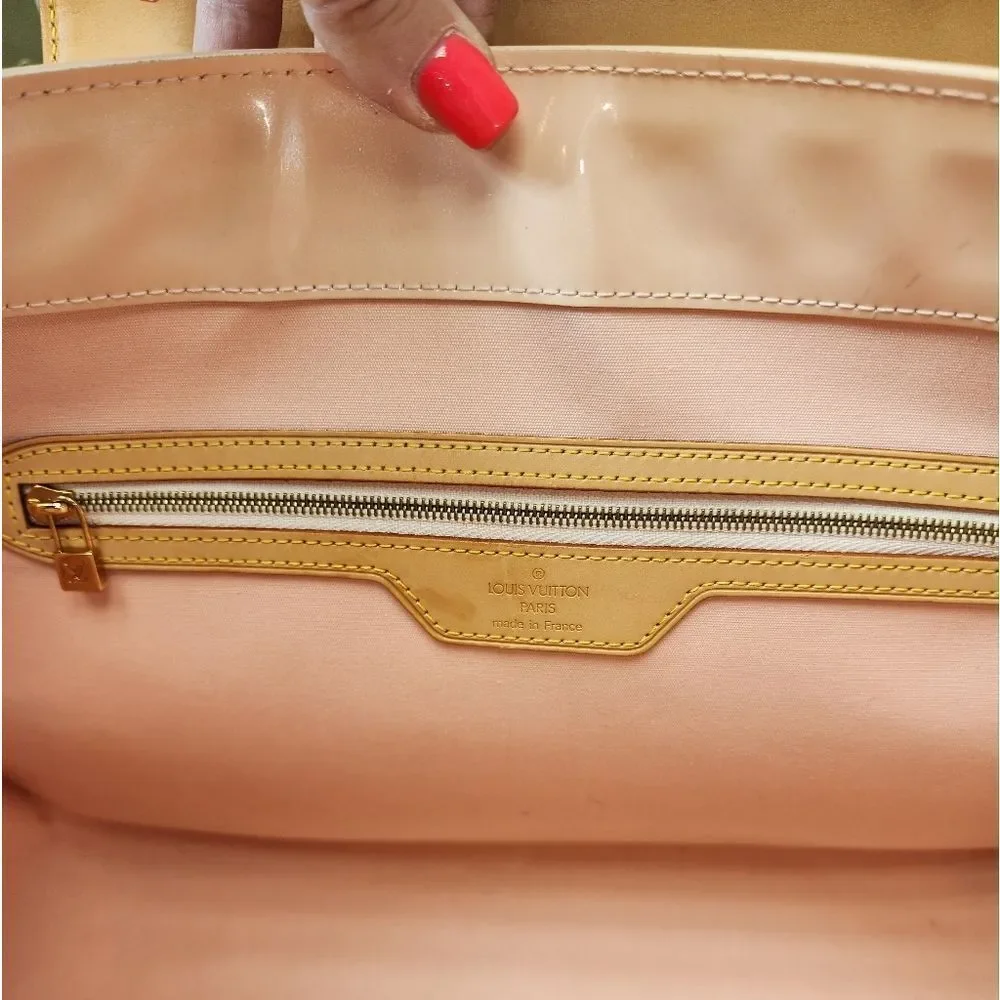 Louis Vuitton Vernis Petronia Street Marshmallow w/ Dust Bag & COA EUC